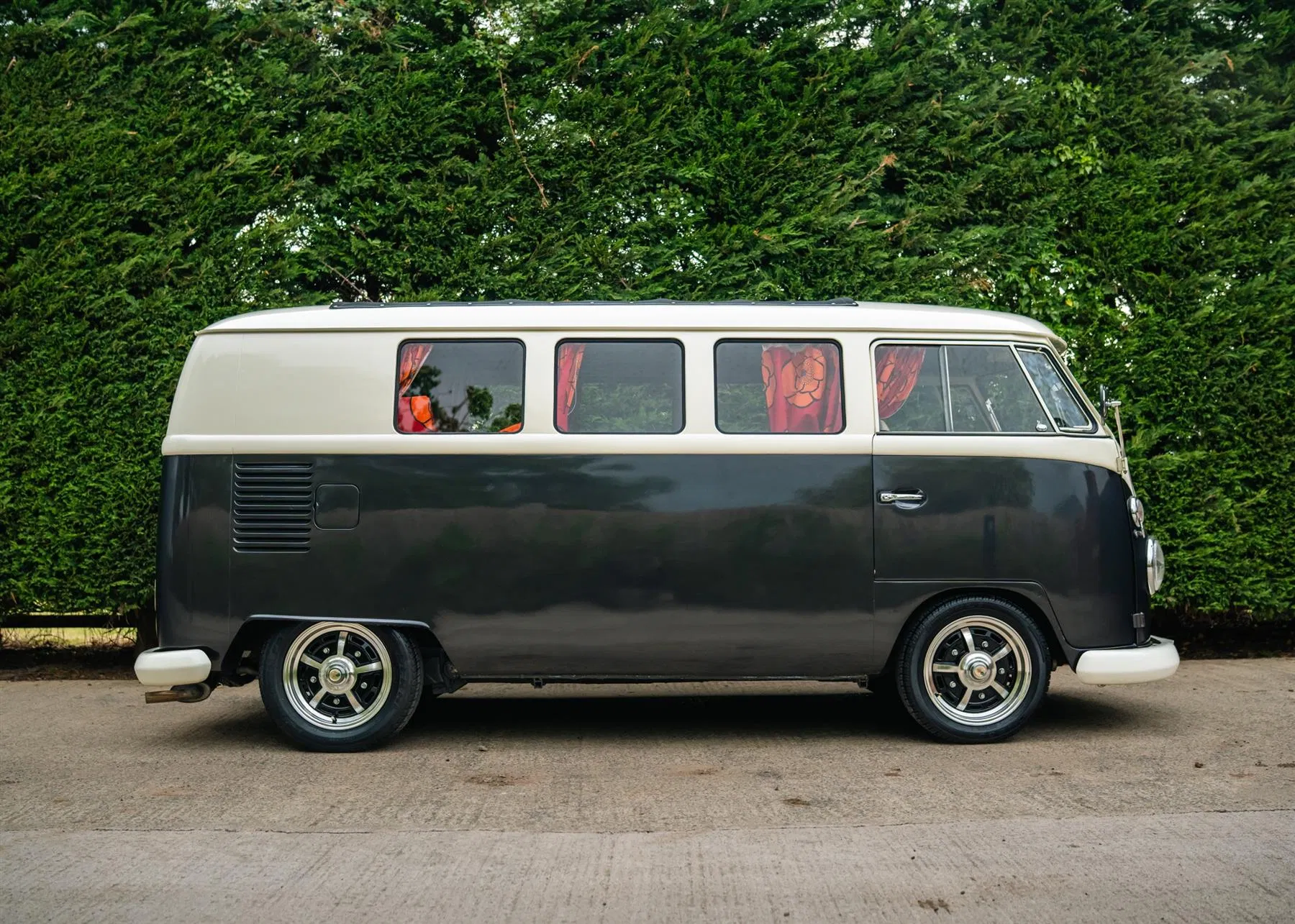 volkswagen-camper-split-screen-1300604667-15